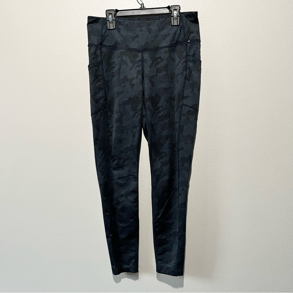 MONDETTA Performance + Luxury- Dark Blue Camo Leggings with Pockets Size M